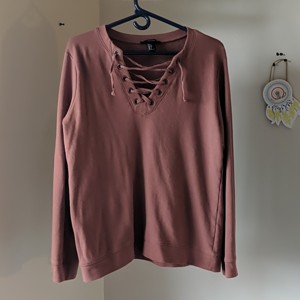 ♥Forever 21 Vneck Grommet Lace Up Pullover Sweater